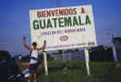 1099-Brazos en alto al llegar a Guatemala.JPG (39498 bytes)